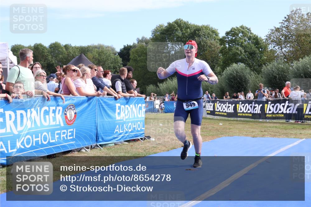 31.08.2025 - Elbe Triathlon Hamburg Strokosch-Dieckow http://msf.ph/oto/8654278 31.08.2025 11:33:55 Ziel 704, 949, 1255 meine-sportfotos.de
