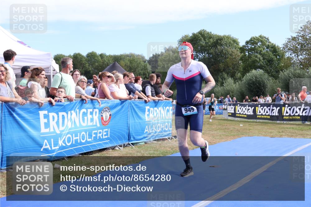 31.08.2025 - Elbe Triathlon Hamburg Strokosch-Dieckow http://msf.ph/oto/8654280 31.08.2025 11:33:55 Ziel 704, 949, 1255 meine-sportfotos.de