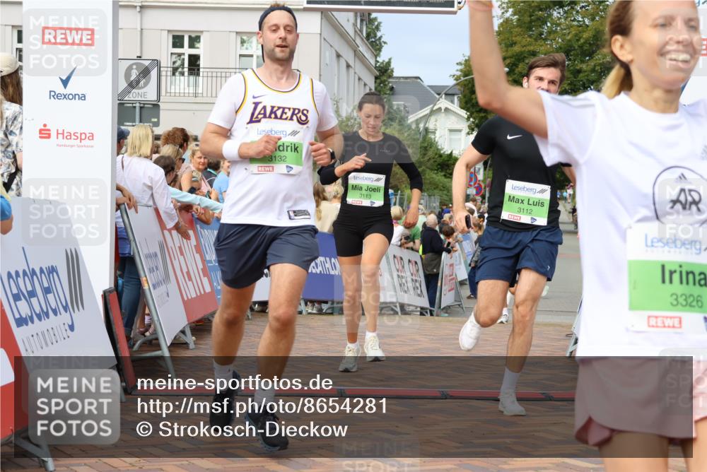 31.08.2025 - 21. Blankeneser Heldenlauf Strokosch-Dieckow http://msf.ph/oto/8654281 31.08.2025 11:04:40 Ziel 3132, 3113, 3112, 3697, 3326, 3017 meine-sportfotos.de
