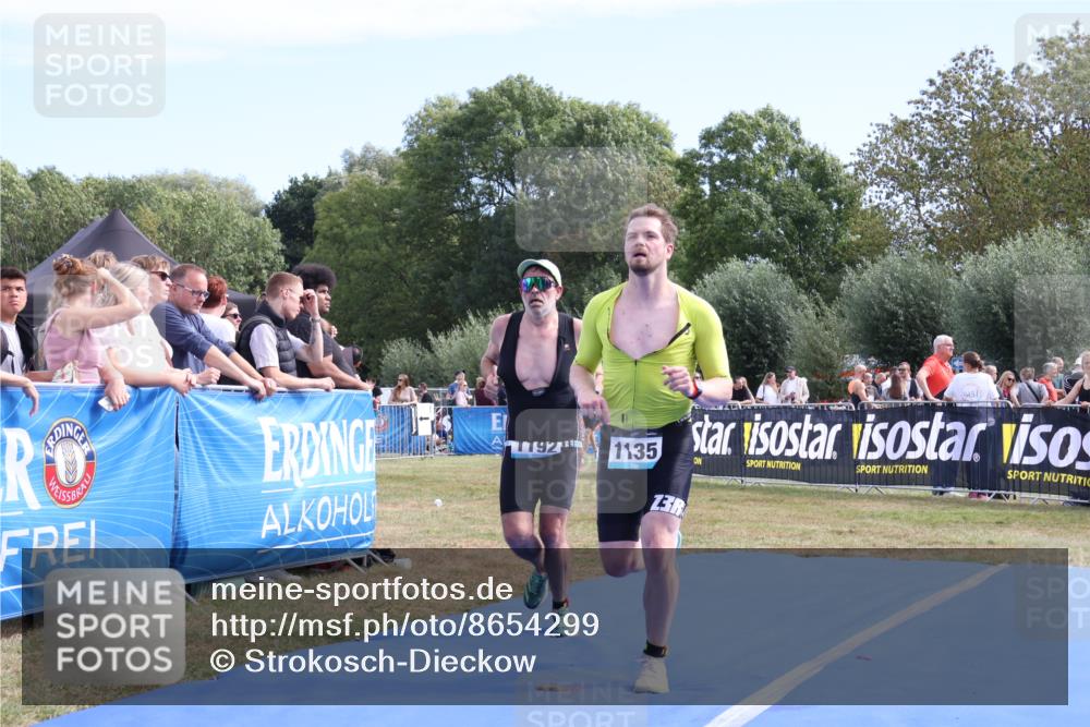 31.08.2025 - Elbe Triathlon Hamburg Strokosch-Dieckow http://msf.ph/oto/8654299 31.08.2025 11:34:14 Ziel 830, 1135, 1192 meine-sportfotos.de
