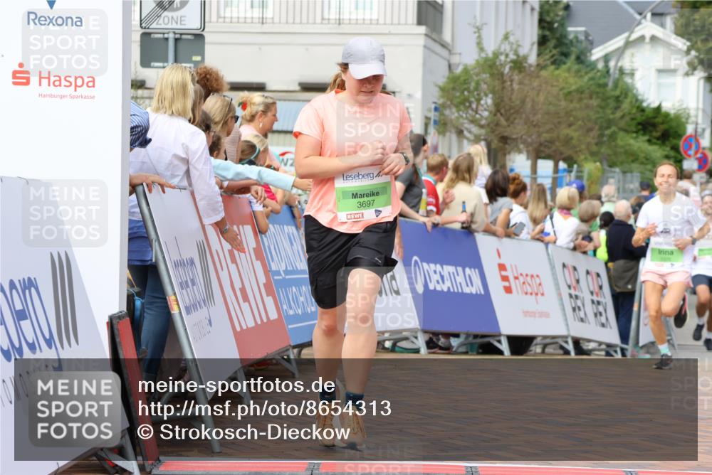 31.08.2025 - 21. Blankeneser Heldenlauf Strokosch-Dieckow http://msf.ph/oto/8654313 31.08.2025 11:04:36 Ziel 3202, 3132, 3113, 3112, 3697, 3326, 3418 meine-sportfotos.de