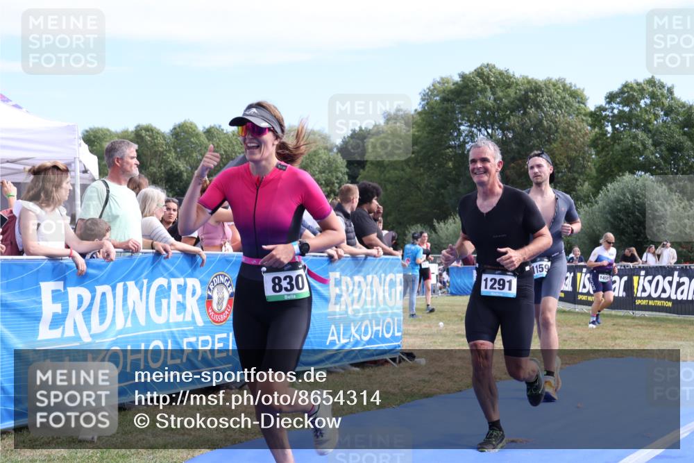 31.08.2025 - Elbe Triathlon Hamburg Strokosch-Dieckow http://msf.ph/oto/8654314 31.08.2025 11:34:23 Ziel 830, 1134, 1159, 1279, 1286, 1291 meine-sportfotos.de