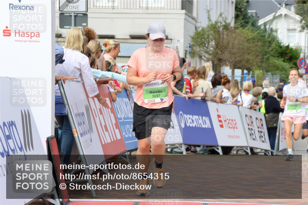 31.08.2025 - 21. Blankeneser Heldenlauf Strokosch-Dieckow http://msf.ph/oto/8654315 31.08.2025 11:04:36 Ziel 3202, 3132, 3113, 3112, 3697, 3326, 3418 meine-sportfotos.de