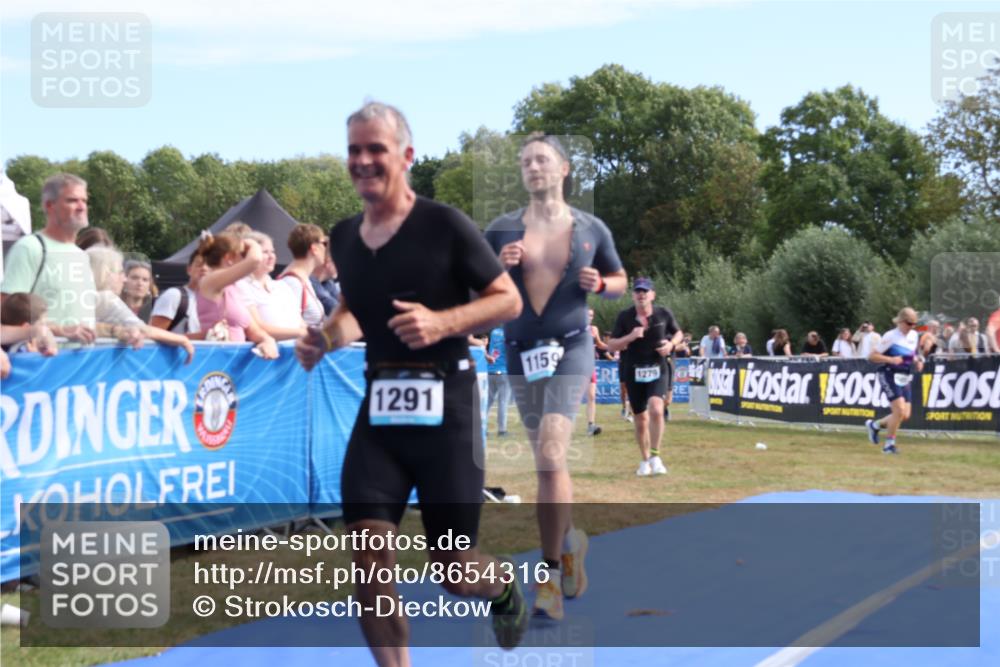 31.08.2025 - Elbe Triathlon Hamburg Strokosch-Dieckow http://msf.ph/oto/8654316 31.08.2025 11:34:24 Ziel 830, 1134, 1159, 1279, 1286, 1291 meine-sportfotos.de