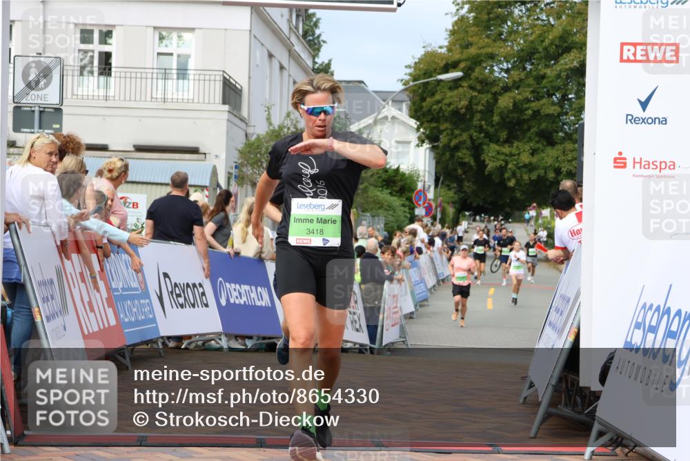 31.08.2025 - 21. Blankeneser Heldenlauf Strokosch-Dieckow http://msf.ph/oto/8654330 31.08.2025 11:04:28 Ziel 3202, 3198, 3418 meine-sportfotos.de