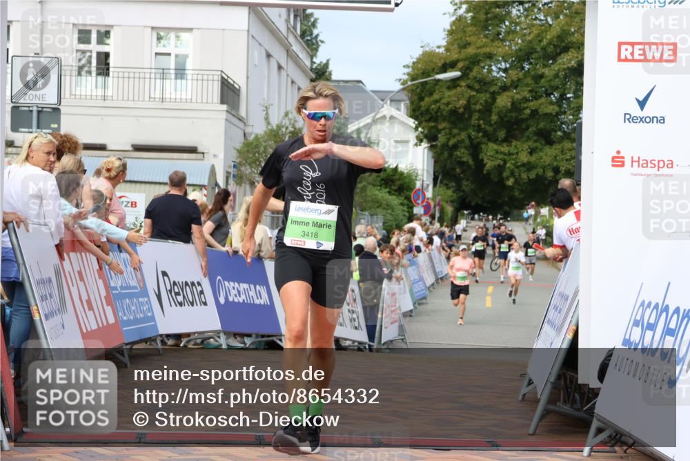 31.08.2025 - 21. Blankeneser Heldenlauf Strokosch-Dieckow http://msf.ph/oto/8654332 31.08.2025 11:04:28 Ziel 3202, 3198, 3418 meine-sportfotos.de
