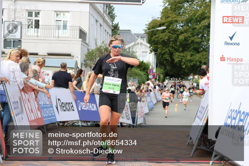 31.08.2025 - 21. Blankeneser Heldenlauf Strokosch-Dieckow http://msf.ph/oto/8654334 31.08.2025 11:04:28 Ziel 3202, 3198, 3418 meine-sportfotos.de