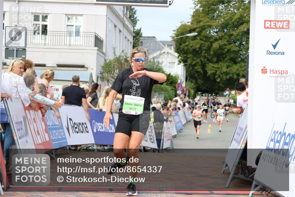 31.08.2025 - 21. Blankeneser Heldenlauf Strokosch-Dieckow http://msf.ph/oto/8654337 31.08.2025 11:04:28 Ziel 3202, 3198, 3418 meine-sportfotos.de