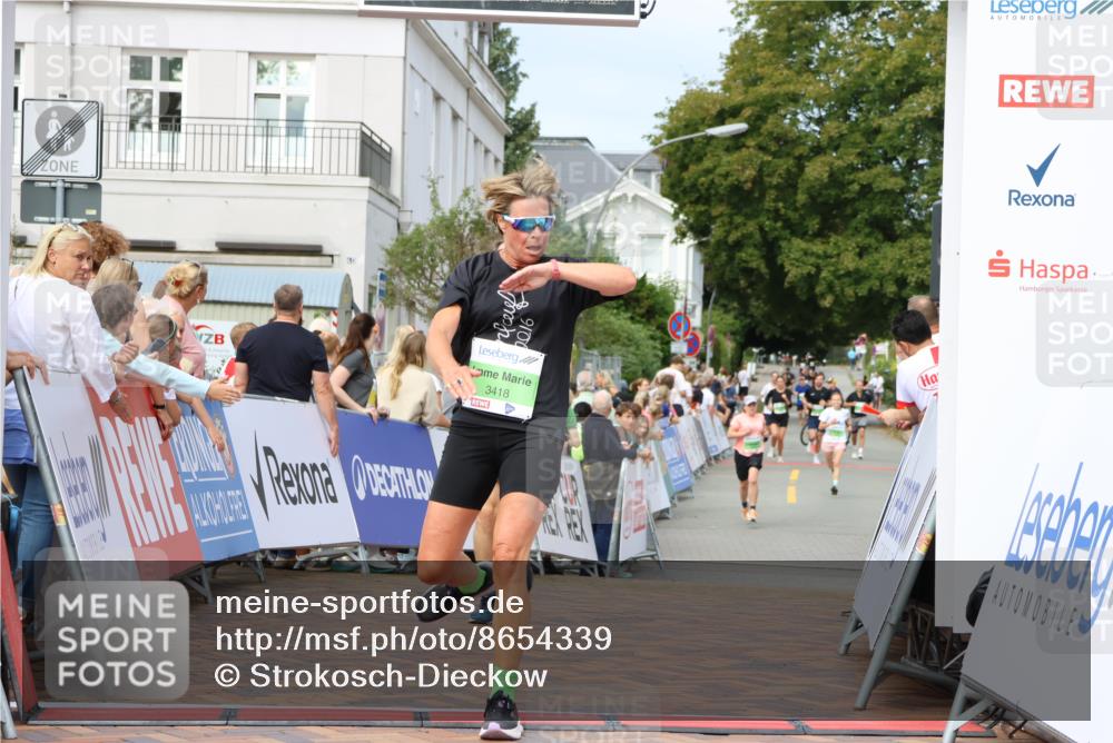 31.08.2025 - 21. Blankeneser Heldenlauf Strokosch-Dieckow http://msf.ph/oto/8654339 31.08.2025 11:04:28 Ziel 3202, 3198, 3418 meine-sportfotos.de