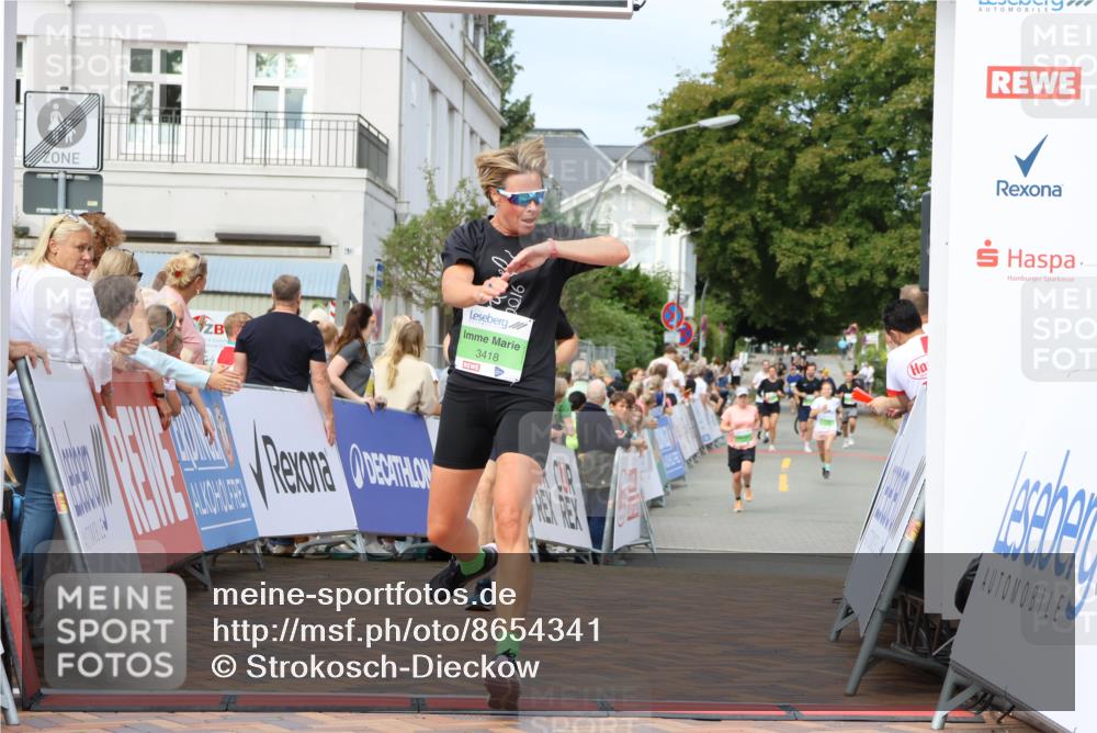 31.08.2025 - 21. Blankeneser Heldenlauf Strokosch-Dieckow http://msf.ph/oto/8654341 31.08.2025 11:04:28 Ziel 3202, 3198, 3418 meine-sportfotos.de