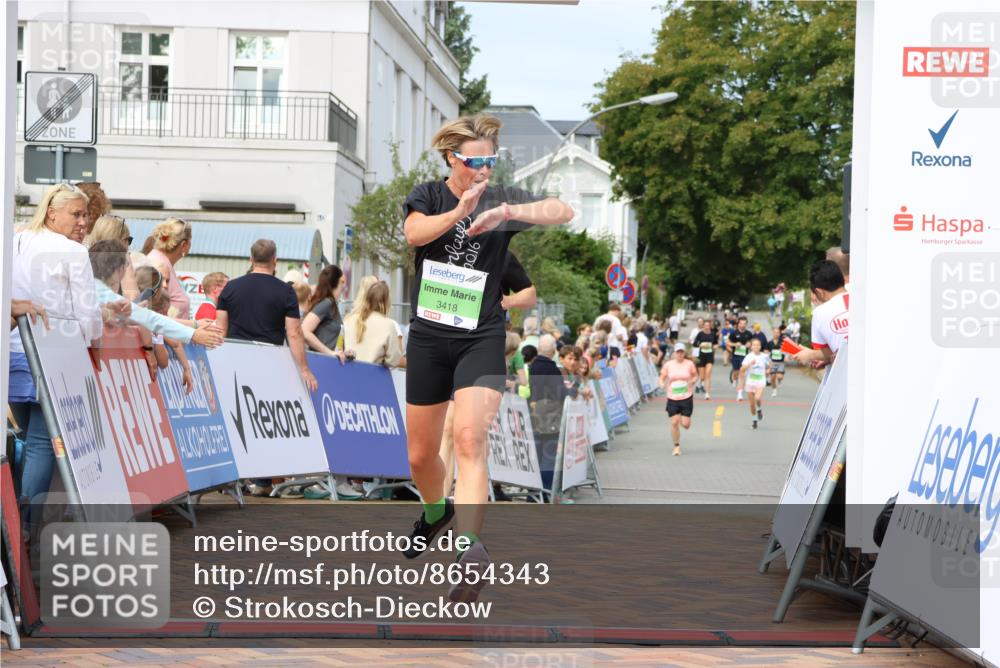 31.08.2025 - 21. Blankeneser Heldenlauf Strokosch-Dieckow http://msf.ph/oto/8654343 31.08.2025 11:04:28 Ziel 3202, 3198, 3418 meine-sportfotos.de