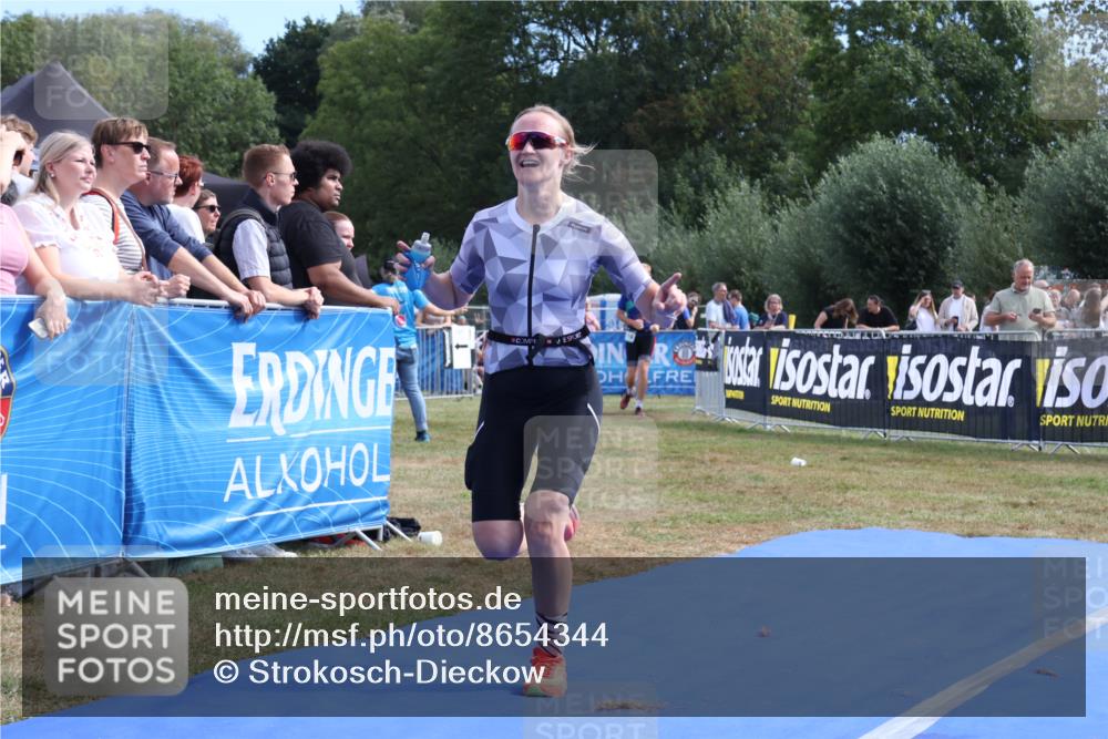 31.08.2025 - Elbe Triathlon Hamburg Strokosch-Dieckow http://msf.ph/oto/8654344 31.08.2025 11:34:41 Ziel 864 meine-sportfotos.de