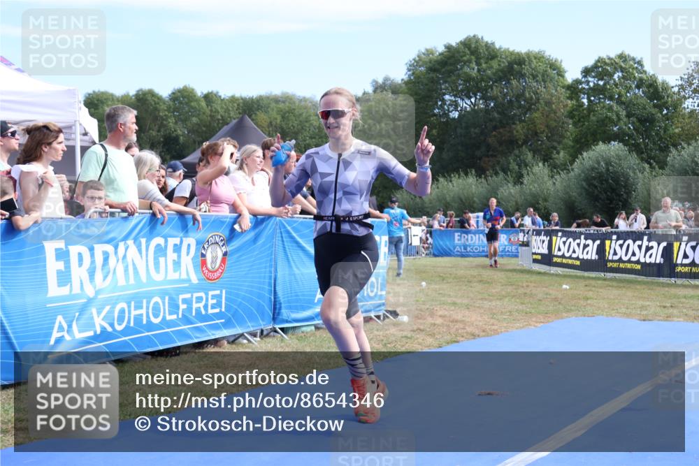 31.08.2025 - Elbe Triathlon Hamburg Strokosch-Dieckow http://msf.ph/oto/8654346 31.08.2025 11:34:42 Ziel 864 meine-sportfotos.de