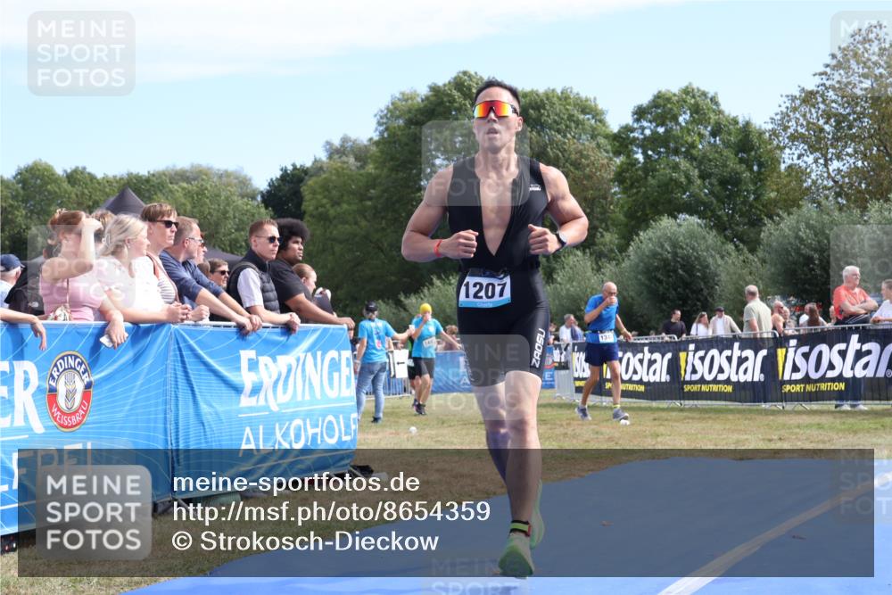 31.08.2025 - Elbe Triathlon Hamburg Strokosch-Dieckow http://msf.ph/oto/8654359 31.08.2025 11:35:01 Ziel 1207 meine-sportfotos.de