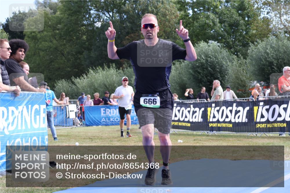 31.08.2025 - Elbe Triathlon Hamburg Strokosch-Dieckow http://msf.ph/oto/8654368 31.08.2025 11:35:13 Ziel 666, 730, 1156, 1305 meine-sportfotos.de