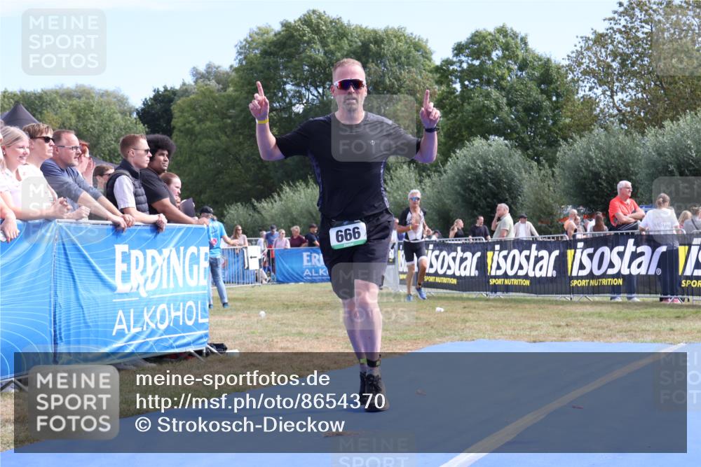 31.08.2025 - Elbe Triathlon Hamburg Strokosch-Dieckow http://msf.ph/oto/8654370 31.08.2025 11:35:13 Ziel 666, 730, 1156, 1305 meine-sportfotos.de