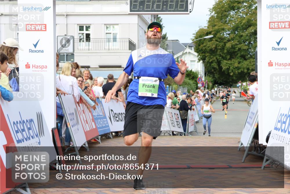 31.08.2025 - 21. Blankeneser Heldenlauf Strokosch-Dieckow http://msf.ph/oto/8654371 31.08.2025 11:04:17 Ziel 3131, 3567, 3635 meine-sportfotos.de