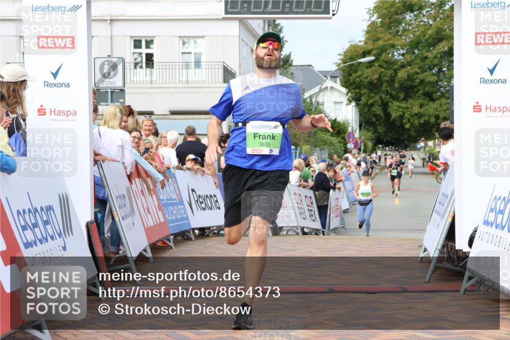 31.08.2025 - 21. Blankeneser Heldenlauf Strokosch-Dieckow http://msf.ph/oto/8654373 31.08.2025 11:04:17 Ziel 3131, 3567, 3635 meine-sportfotos.de