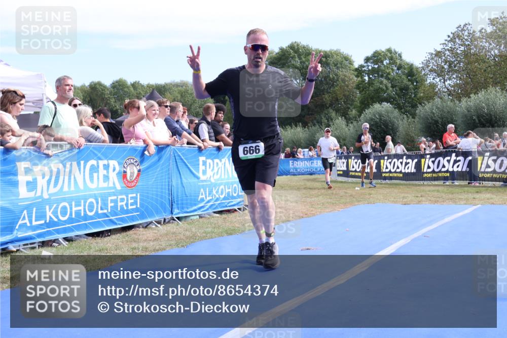 31.08.2025 - Elbe Triathlon Hamburg Strokosch-Dieckow http://msf.ph/oto/8654374 31.08.2025 11:35:14 Ziel 666, 730, 1156, 1305 meine-sportfotos.de
