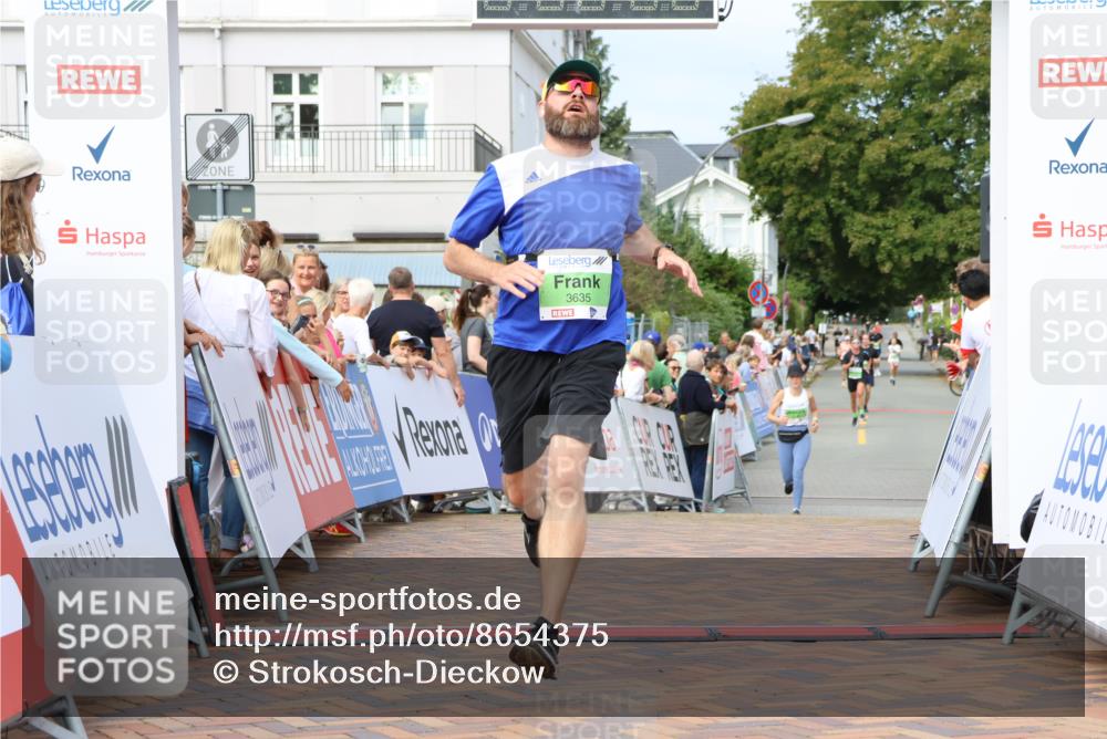 31.08.2025 - 21. Blankeneser Heldenlauf Strokosch-Dieckow http://msf.ph/oto/8654375 31.08.2025 11:04:17 Ziel 3131, 3567, 3635 meine-sportfotos.de
