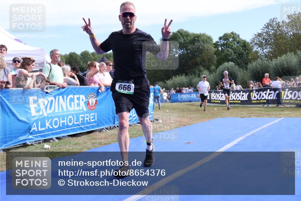 31.08.2025 - Elbe Triathlon Hamburg Strokosch-Dieckow http://msf.ph/oto/8654376 31.08.2025 11:35:14 Ziel 666, 730, 1156, 1305 meine-sportfotos.de