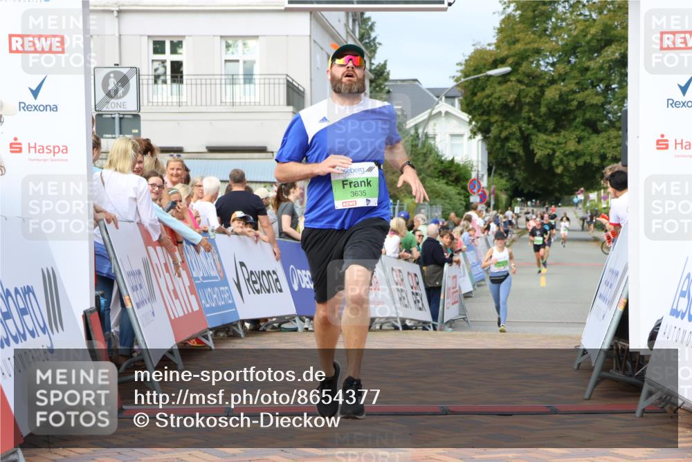31.08.2025 - 21. Blankeneser Heldenlauf Strokosch-Dieckow http://msf.ph/oto/8654377 31.08.2025 11:04:17 Ziel 3131, 3567, 3635 meine-sportfotos.de