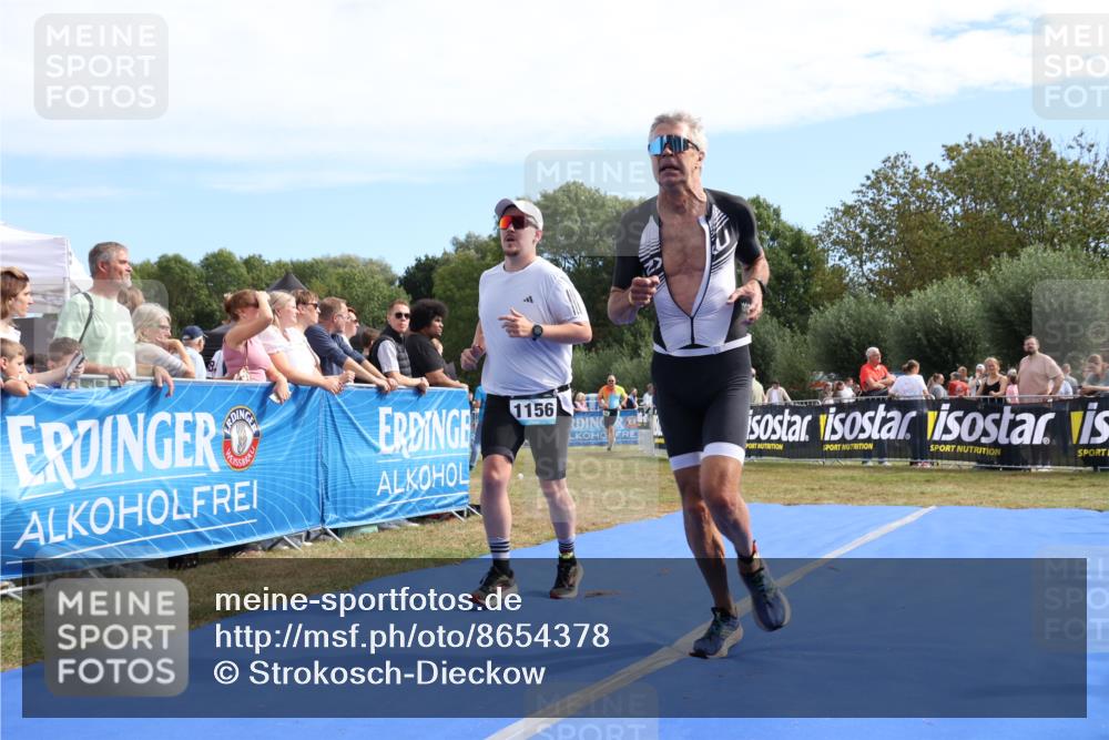 31.08.2025 - Elbe Triathlon Hamburg Strokosch-Dieckow http://msf.ph/oto/8654378 31.08.2025 11:35:18 Ziel 666, 1156, 1305 meine-sportfotos.de