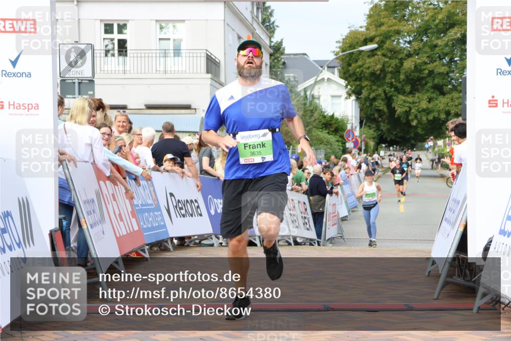 31.08.2025 - 21. Blankeneser Heldenlauf Strokosch-Dieckow http://msf.ph/oto/8654380 31.08.2025 11:04:17 Ziel 3131, 3567, 3635 meine-sportfotos.de