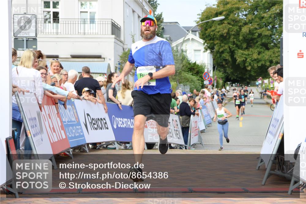 31.08.2025 - 21. Blankeneser Heldenlauf Strokosch-Dieckow http://msf.ph/oto/8654386 31.08.2025 11:04:17 Ziel 3131, 3567, 3635 meine-sportfotos.de