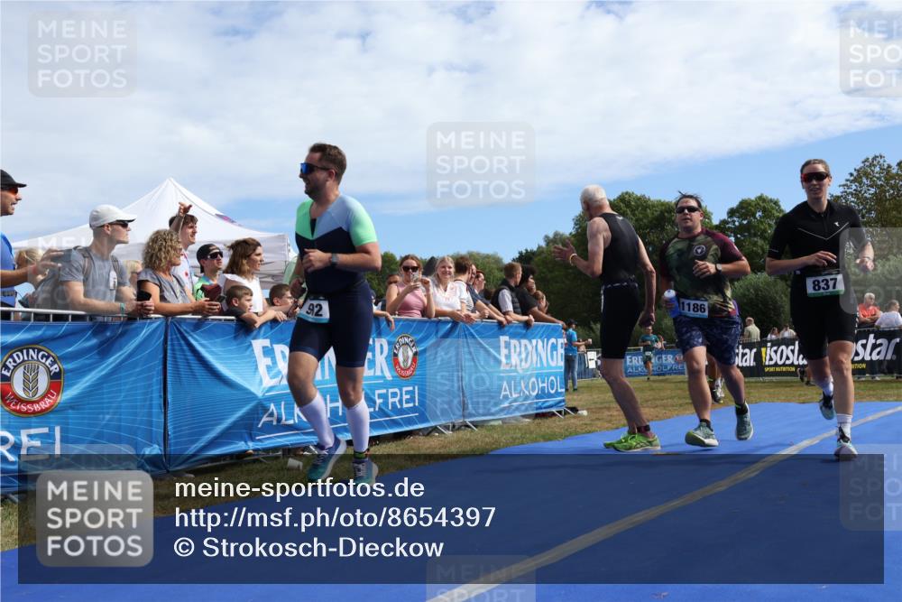 31.08.2025 - Elbe Triathlon Hamburg Strokosch-Dieckow http://msf.ph/oto/8654397 31.08.2025 11:35:57 Ziel 413, 837, 992, 1089, 1186, 1199 meine-sportfotos.de