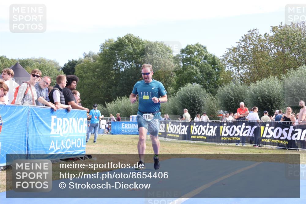31.08.2025 - Elbe Triathlon Hamburg Strokosch-Dieckow http://msf.ph/oto/8654406 31.08.2025 11:36:05 Ziel 413, 1199 meine-sportfotos.de