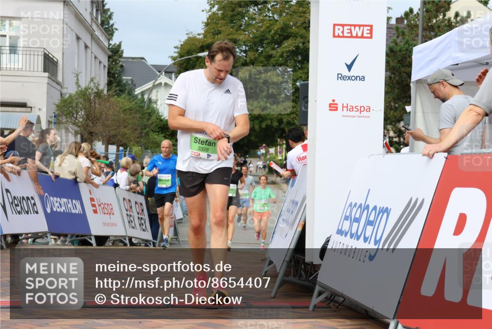 31.08.2025 - 21. Blankeneser Heldenlauf Strokosch-Dieckow http://msf.ph/oto/8654407 31.08.2025 11:04:02 Ziel 3052, 3051, 3303, 3256, 3328 meine-sportfotos.de