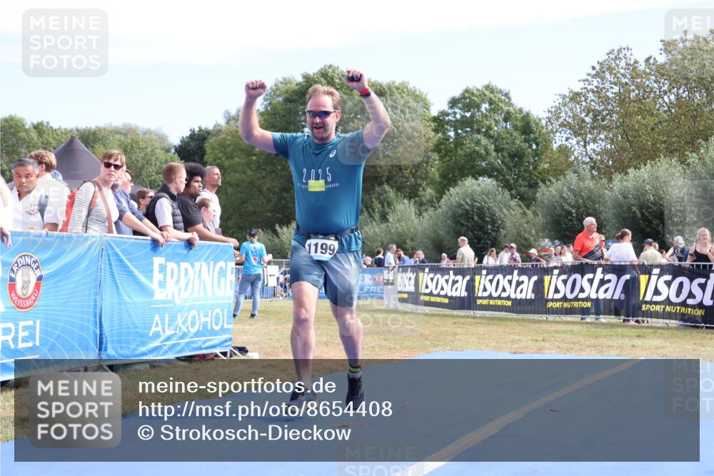 31.08.2025 - Elbe Triathlon Hamburg Strokosch-Dieckow http://msf.ph/oto/8654408 31.08.2025 11:36:05 Ziel 413, 1199 meine-sportfotos.de