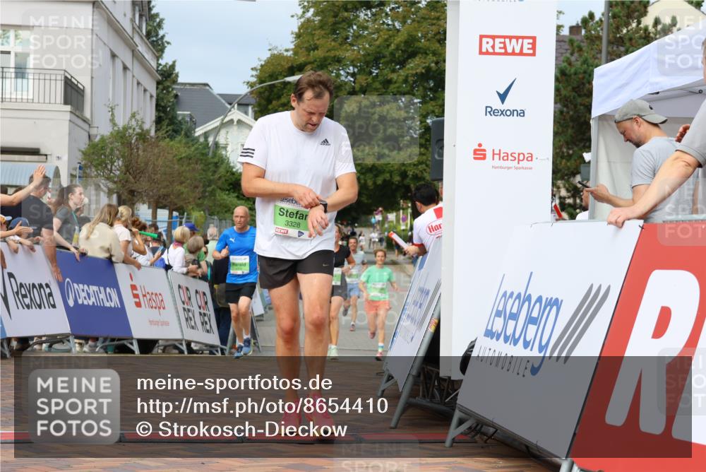 31.08.2025 - 21. Blankeneser Heldenlauf Strokosch-Dieckow http://msf.ph/oto/8654410 31.08.2025 11:04:02 Ziel 3052, 3051, 3303, 3256, 3328 meine-sportfotos.de
