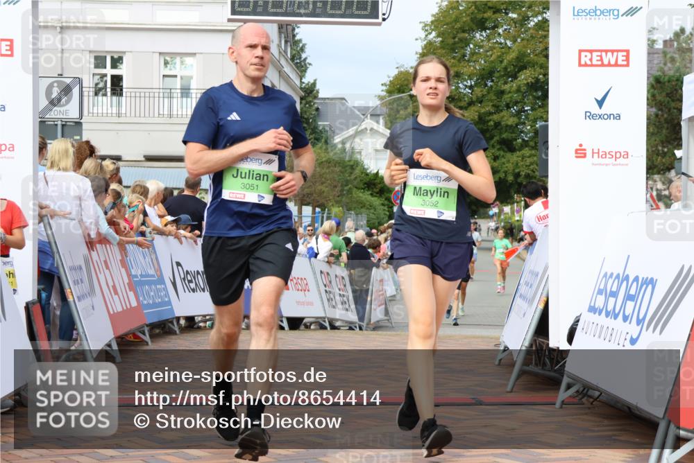 31.08.2025 - 21. Blankeneser Heldenlauf Strokosch-Dieckow http://msf.ph/oto/8654414 31.08.2025 11:03:59 Ziel 3174, 3052, 3051, 3328 meine-sportfotos.de