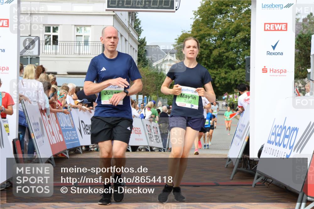 31.08.2025 - 21. Blankeneser Heldenlauf Strokosch-Dieckow http://msf.ph/oto/8654418 31.08.2025 11:03:59 Ziel 3174, 3052, 3051, 3328 meine-sportfotos.de