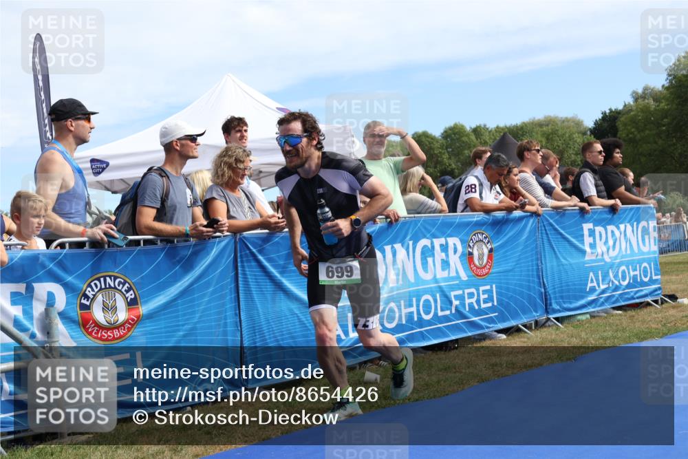 31.08.2025 - Elbe Triathlon Hamburg Strokosch-Dieckow http://msf.ph/oto/8654426 31.08.2025 11:36:36 Ziel 699, 703, 1250 meine-sportfotos.de
