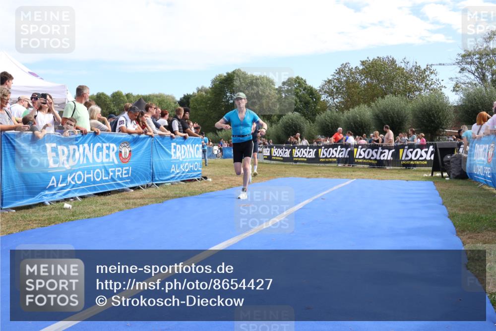 31.08.2025 - Elbe Triathlon Hamburg Strokosch-Dieckow http://msf.ph/oto/8654427 31.08.2025 11:36:43 Ziel 703, 848, 1013 meine-sportfotos.de