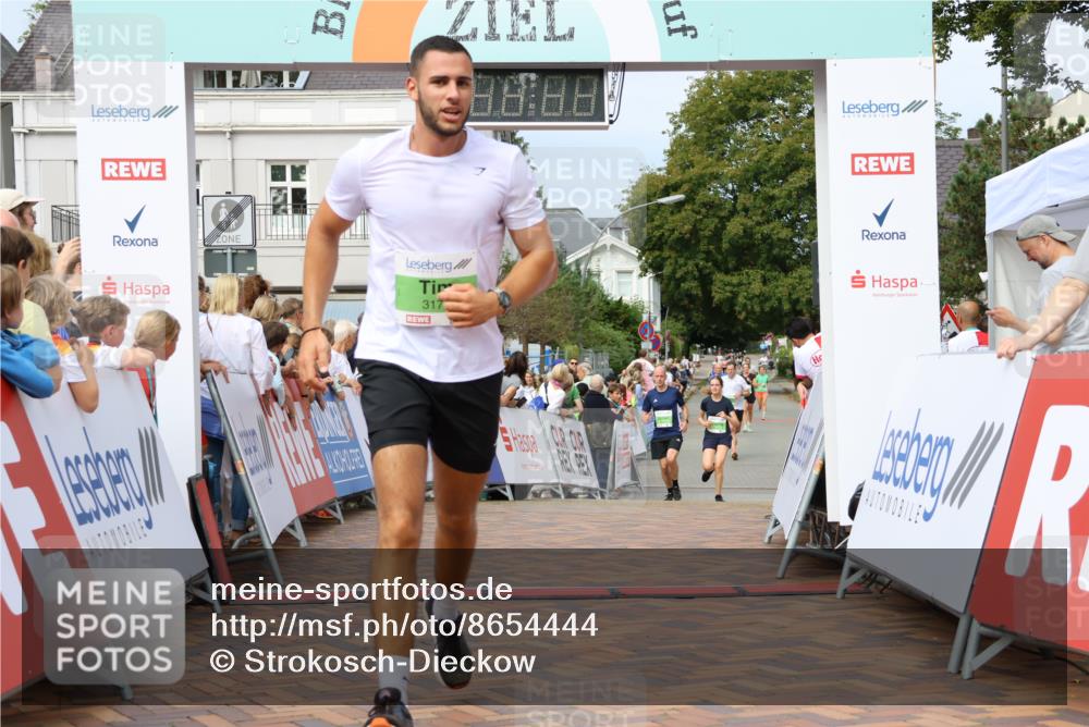 31.08.2025 - 21. Blankeneser Heldenlauf Strokosch-Dieckow http://msf.ph/oto/8654444 31.08.2025 11:03:54 Ziel 3119, 3118, 3679, 3174, 3052, 3051 meine-sportfotos.de