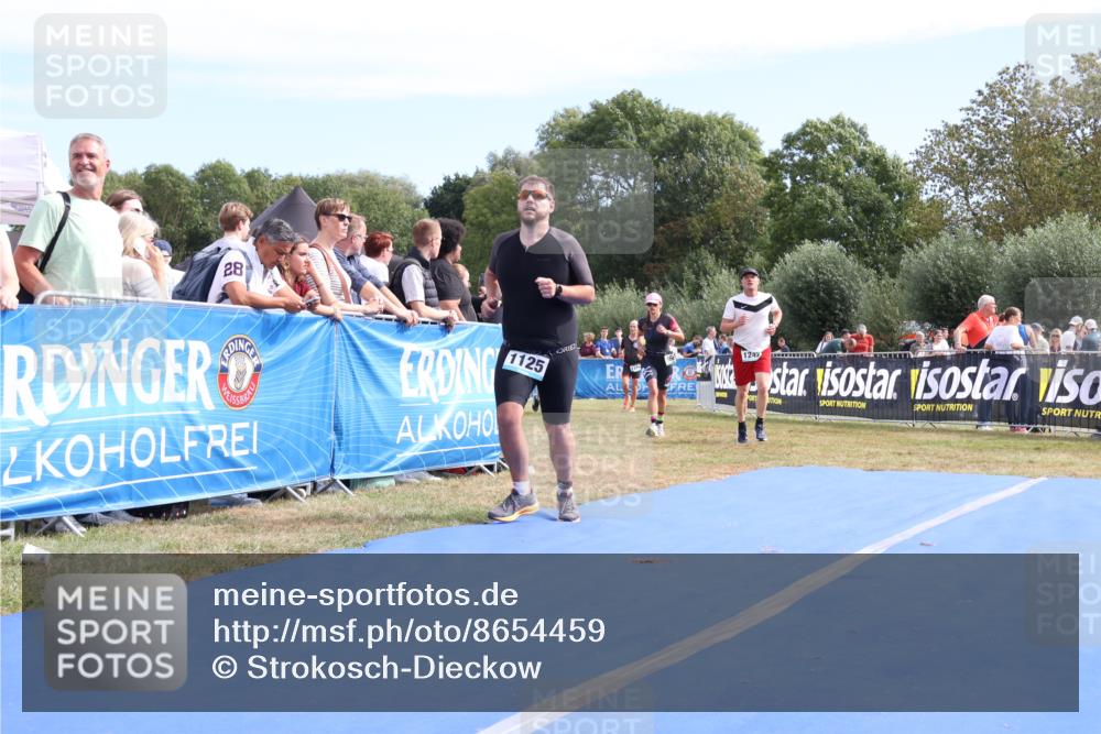 31.08.2025 - Elbe Triathlon Hamburg Strokosch-Dieckow http://msf.ph/oto/8654459 31.08.2025 11:37:18 Ziel 797, 866, 1125, 1242, 1329 meine-sportfotos.de