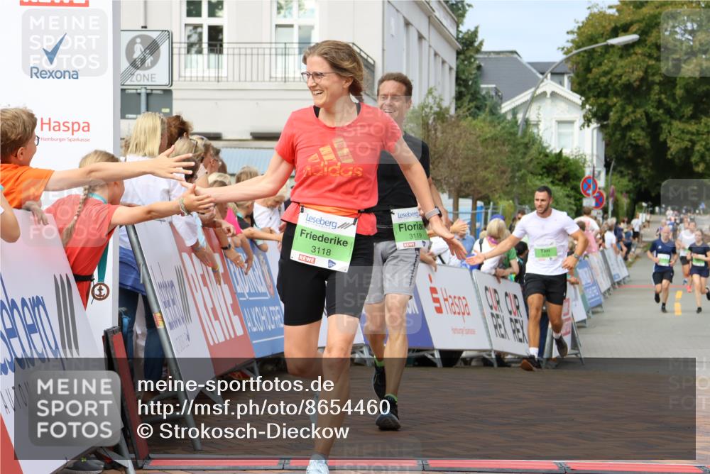 31.08.2025 - 21. Blankeneser Heldenlauf Strokosch-Dieckow http://msf.ph/oto/8654460 31.08.2025 11:03:49 Ziel 3119, 3118, 3679, 3174 meine-sportfotos.de