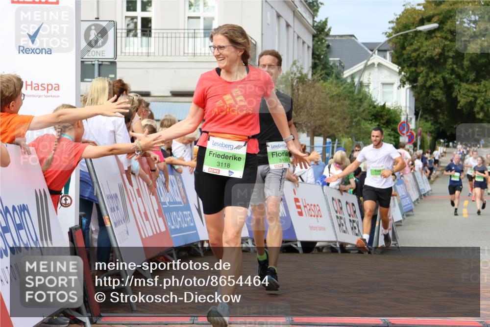 31.08.2025 - 21. Blankeneser Heldenlauf Strokosch-Dieckow http://msf.ph/oto/8654464 31.08.2025 11:03:49 Ziel 3119, 3118, 3679, 3174 meine-sportfotos.de