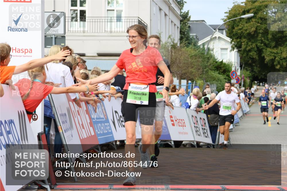 31.08.2025 - 21. Blankeneser Heldenlauf Strokosch-Dieckow http://msf.ph/oto/8654476 31.08.2025 11:03:49 Ziel 3119, 3118, 3679, 3174 meine-sportfotos.de