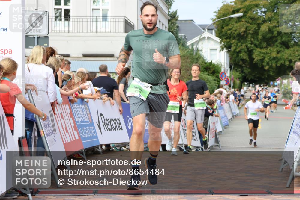 31.08.2025 - 21. Blankeneser Heldenlauf Strokosch-Dieckow http://msf.ph/oto/8654484 31.08.2025 11:03:47 Ziel 3119, 3118, 3679, 3504 meine-sportfotos.de
