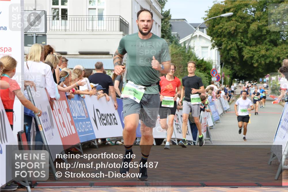31.08.2025 - 21. Blankeneser Heldenlauf Strokosch-Dieckow http://msf.ph/oto/8654487 31.08.2025 11:03:47 Ziel 3119, 3118, 3679, 3504 meine-sportfotos.de