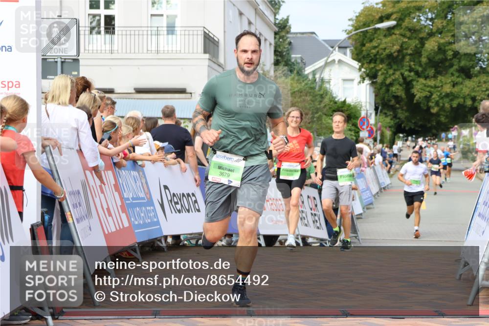 31.08.2025 - 21. Blankeneser Heldenlauf Strokosch-Dieckow http://msf.ph/oto/8654492 31.08.2025 11:03:46 Ziel 3119, 3118, 3679, 3504 meine-sportfotos.de