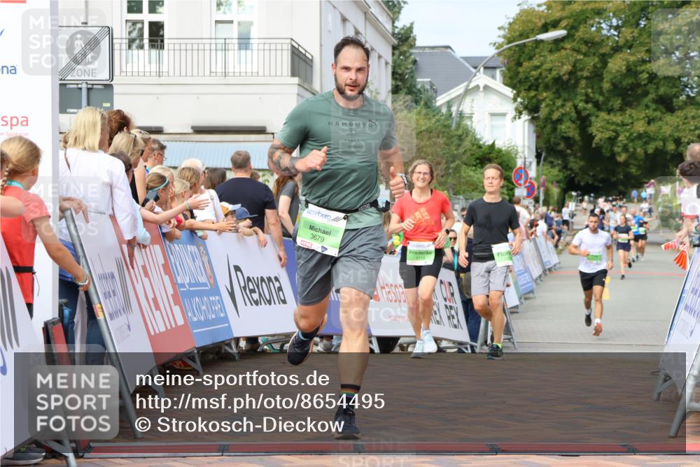 31.08.2025 - 21. Blankeneser Heldenlauf Strokosch-Dieckow http://msf.ph/oto/8654495 31.08.2025 11:03:46 Ziel 3119, 3118, 3679, 3504 meine-sportfotos.de