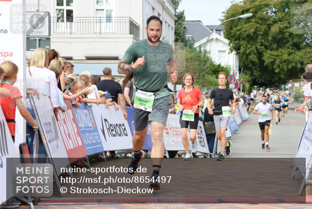 31.08.2025 - 21. Blankeneser Heldenlauf Strokosch-Dieckow http://msf.ph/oto/8654497 31.08.2025 11:03:46 Ziel 3119, 3118, 3679, 3504 meine-sportfotos.de