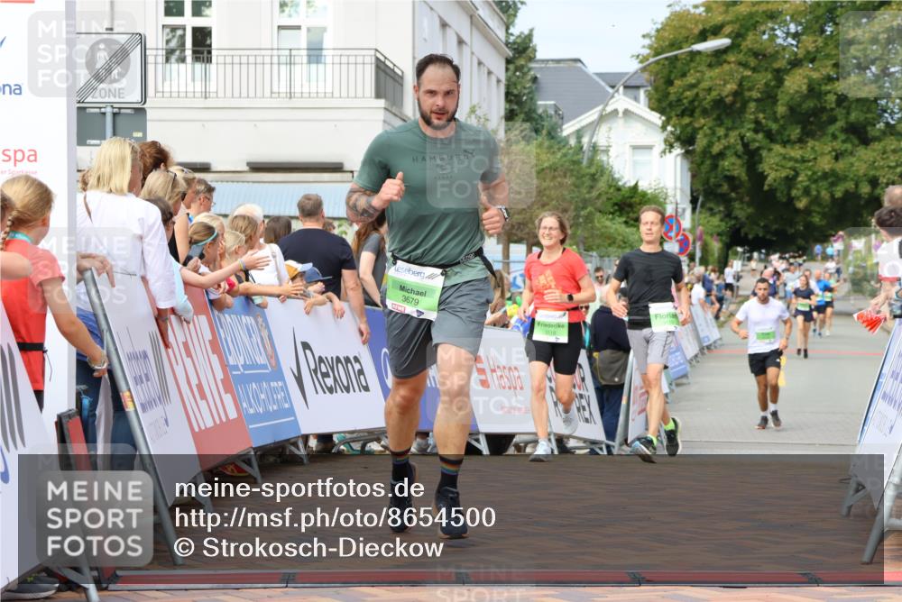 31.08.2025 - 21. Blankeneser Heldenlauf Strokosch-Dieckow http://msf.ph/oto/8654500 31.08.2025 11:03:46 Ziel 3119, 3118, 3679, 3504 meine-sportfotos.de