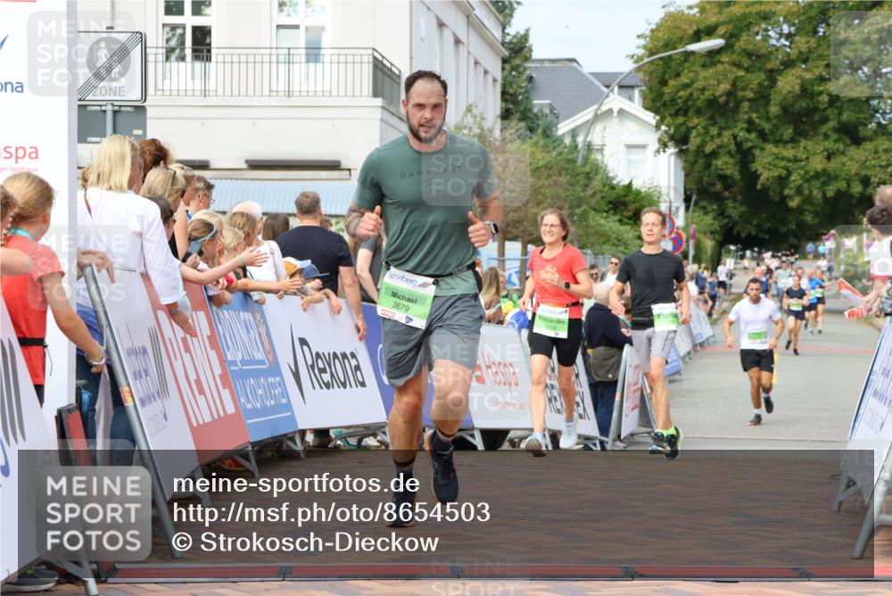 31.08.2025 - 21. Blankeneser Heldenlauf Strokosch-Dieckow http://msf.ph/oto/8654503 31.08.2025 11:03:46 Ziel 3119, 3118, 3679, 3504 meine-sportfotos.de